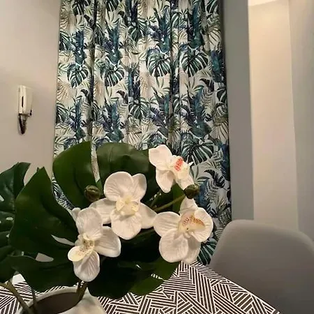 Thesshouse: In The Heart Of City Apartment *